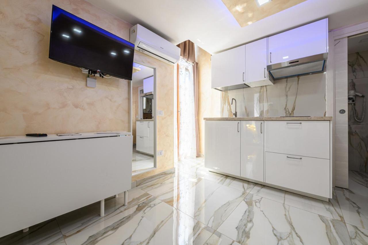 La Magnifica Napoli Apartments Gold House Εξωτερικό φωτογραφία